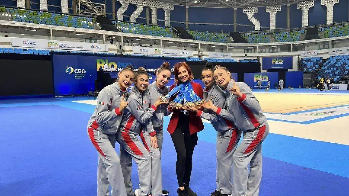 Blajaith Aguilar entrenadora de gimasia ritmica